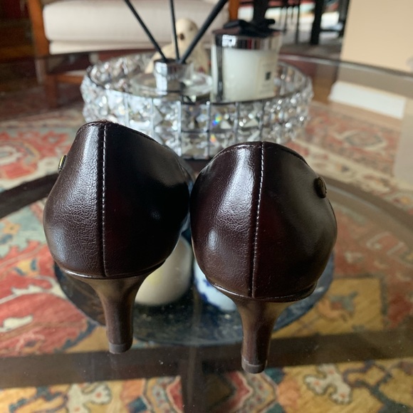 Pointed toe heel - Picture 1 of 5